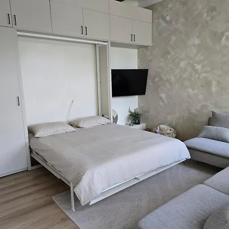 דירה Adele Place *