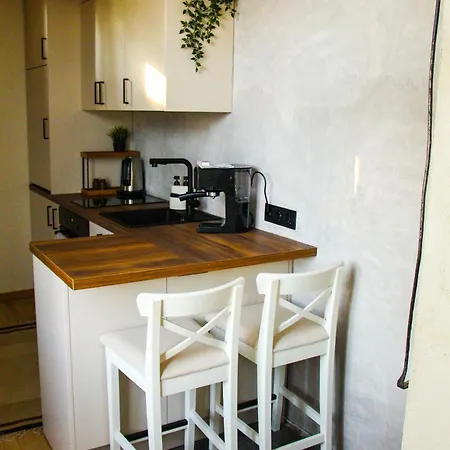 Adele Place פארנו