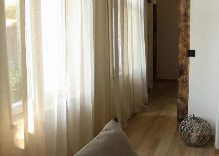 Adele Place Apartment *