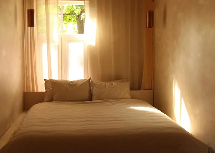 Adele Place Apartment *